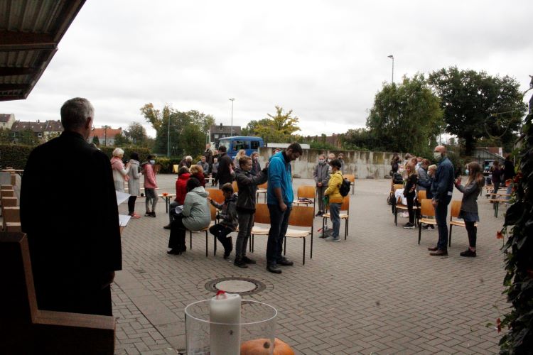 Erntedank auf den Rücken geschrieben