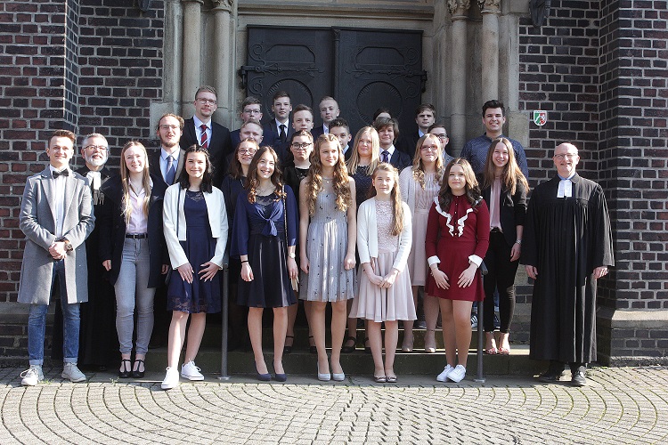 Aufnahme in die Gemeinde öffentlich bestärkt