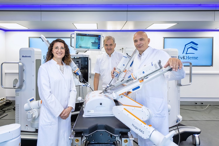 Innovative Spitzentechnik mit OP-Roboter Hugo