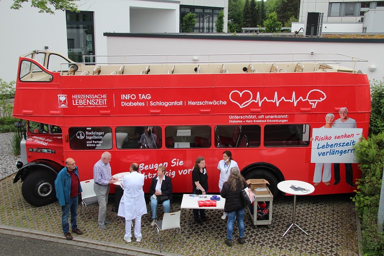 Roter Schlaganfallbus am EvK Herne 