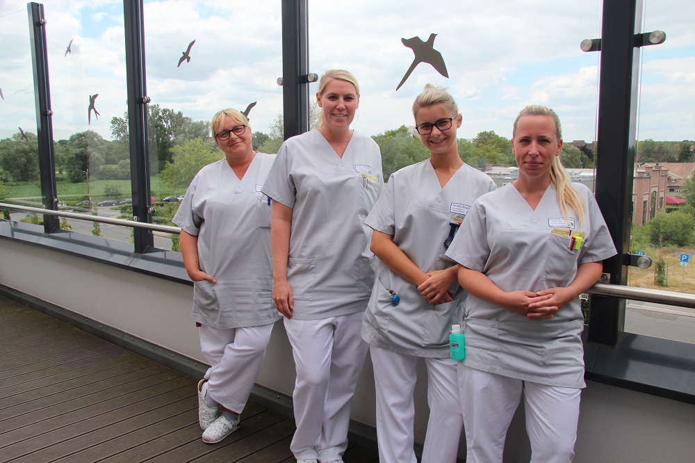 Mit leichter Dienstkleidung durch die heißen Tage