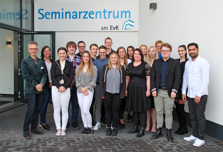 Freude über bestandenes Pflegeexamen