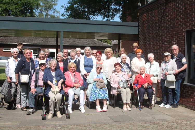Frauenkreis warf Blick hinter Klostermauern