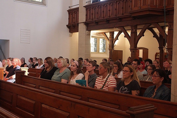 Vertrauen auf den „Mit-Geh-Gott“