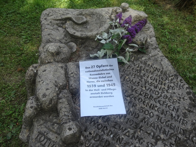 Mitglieder der DGB-Geschichtswerkstatt gedenken Euthanasie“-Opfer