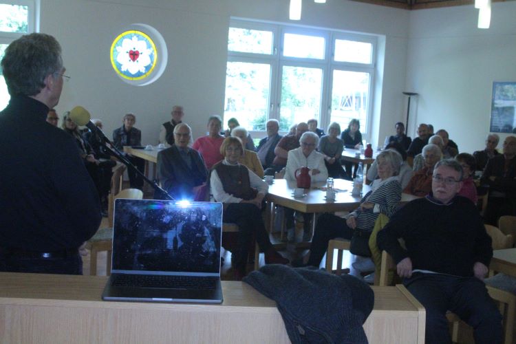 Pfarrerin Vera Rosin neu in der Petrusgemeinde