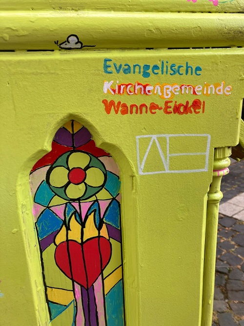 Auf einer Kirchenbank über Gott und die Welt reden