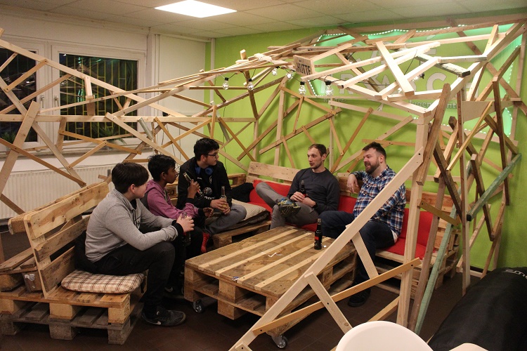 Hot Spot mit vielen Dachlatten