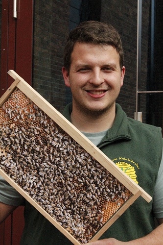 Frauenhilfsfrauen probierten 14 Honigsorten