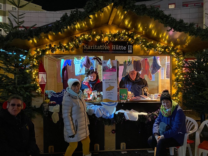 Karikative Hütte auf dem Herner Weihnachtsmarkt
