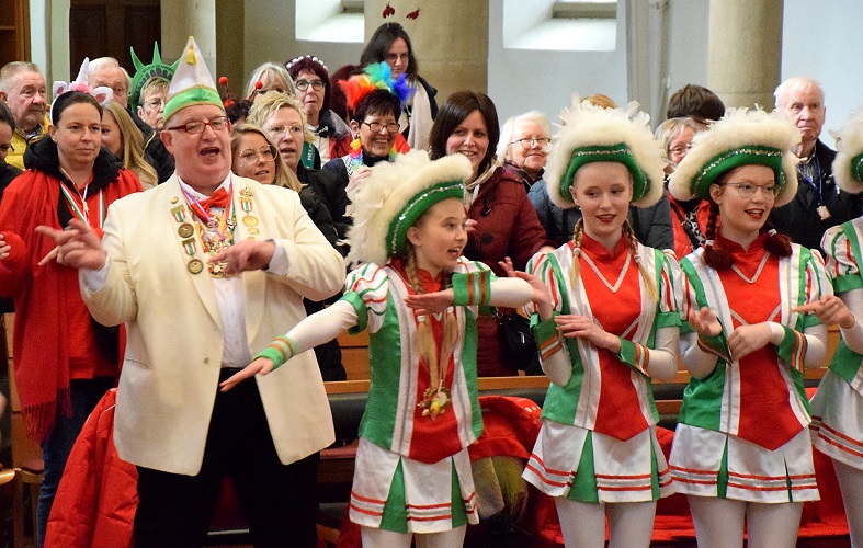Karnevalsschlager in der Kirche