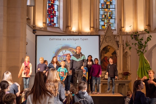 „Zeitreise zu schrägen Typen“