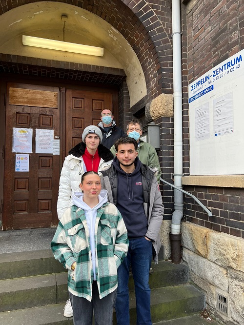SchülerInnen der Gesamtschule Mont-Cenis spenden