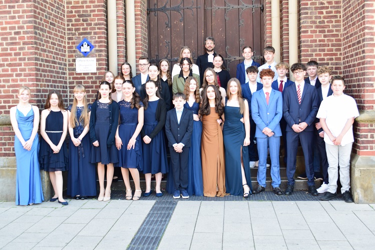 Konfirmation in Haranni in der Kreuzkirche