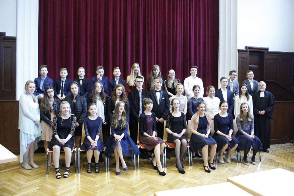 Paulus-Kirchengemeinde mit Konfirmationen vorn