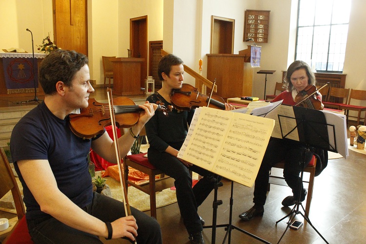 Kraftvoll und mit starkem Ausdruck gespielt