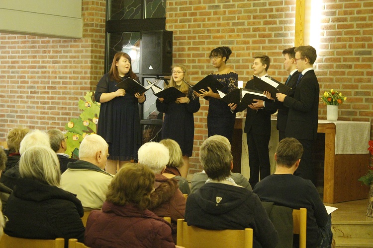 Auch Mai und Nachtigallen besungen