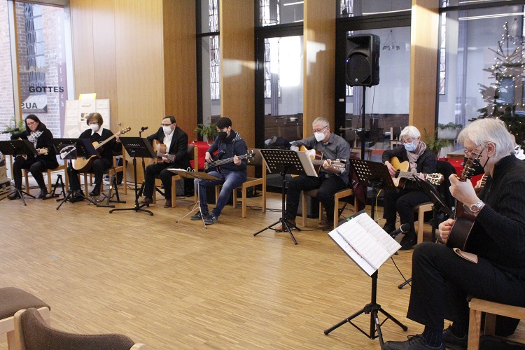 Gottesdienst mit Saitenklang