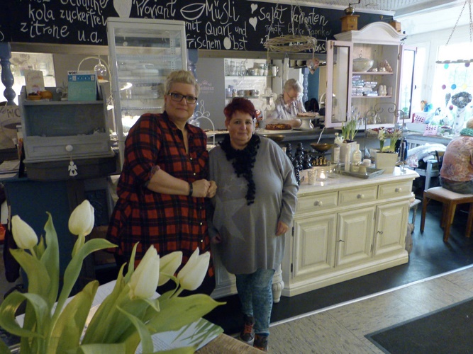 Kuchen essen für die Palliativstation