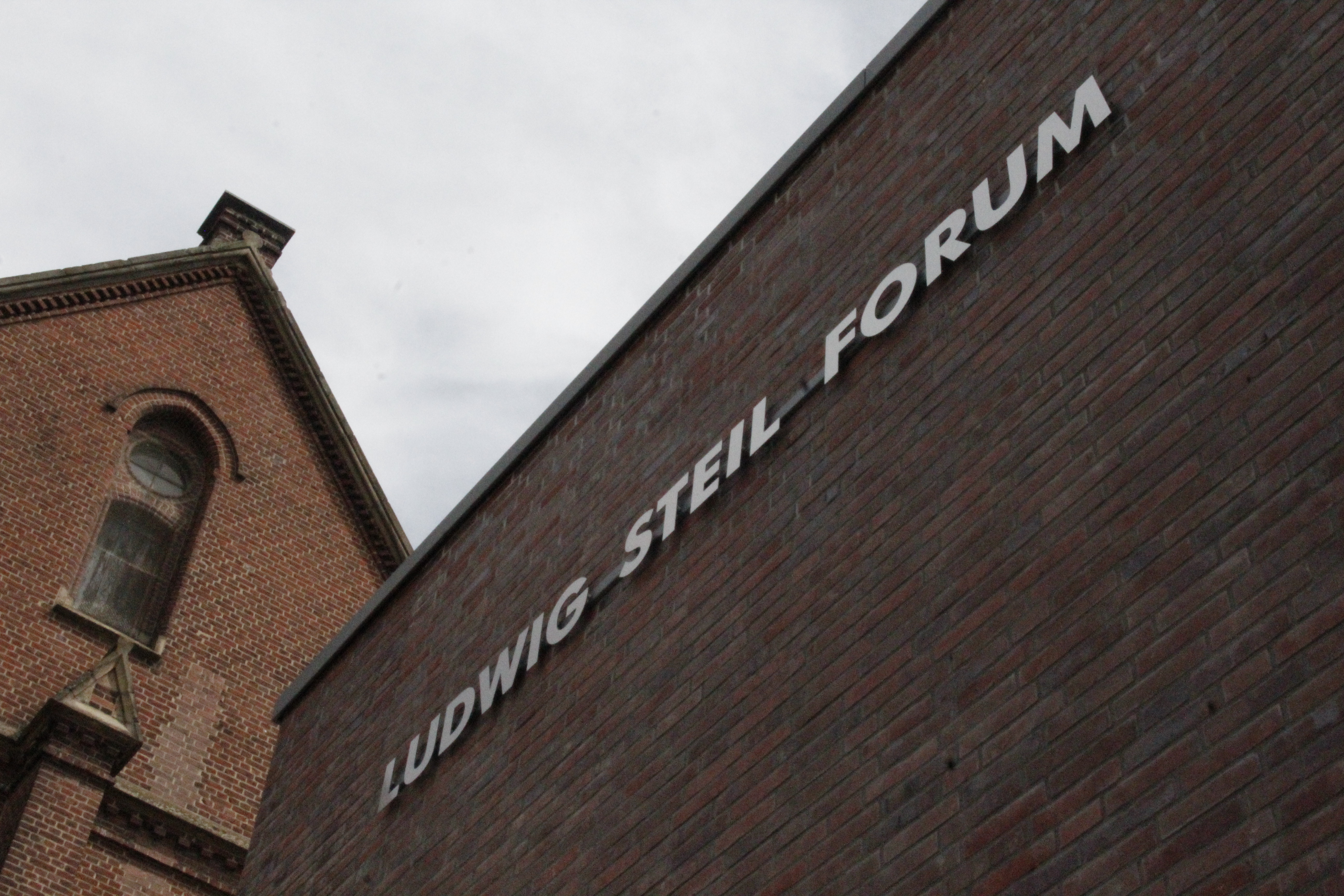 Neubau zeigt seinen Namen