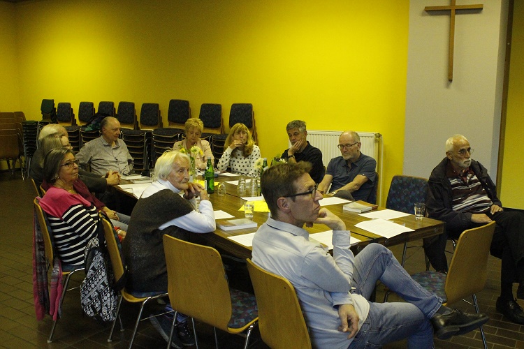 „Mittendrin“ – offener Bibelabend im Lutherhaus Ickern