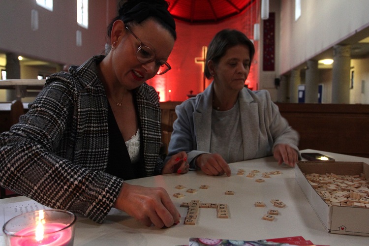 Kirchraum auf besondere und andere Art erkundet