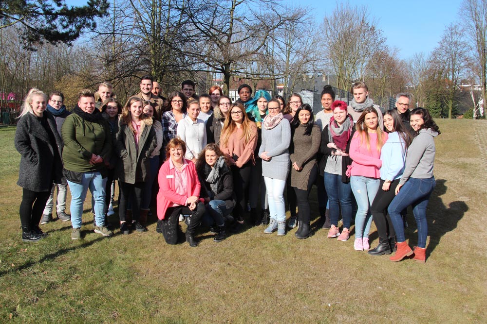 Neue Krankenpflegeschüler starten ihre Ausbildung