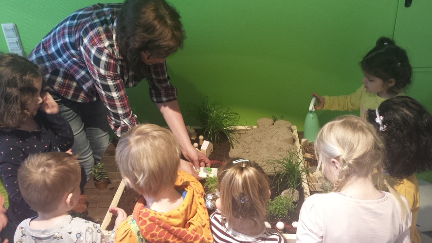 Kinder als Landschaftsgärtner