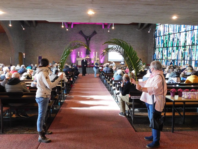 Kindergartenkinder spielten Palmsonntag