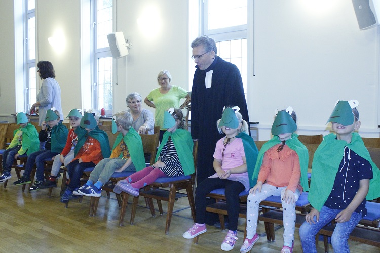 50 Kinder schlüpfen in Froschgestalt