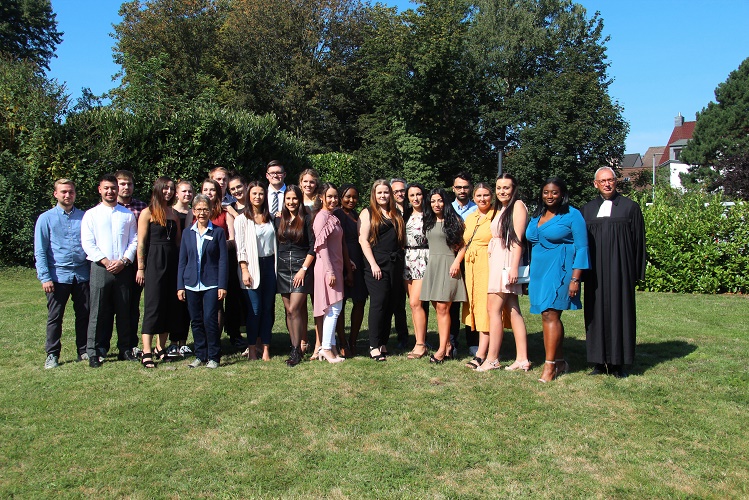 Freude über bestandenes Pflegeexamen