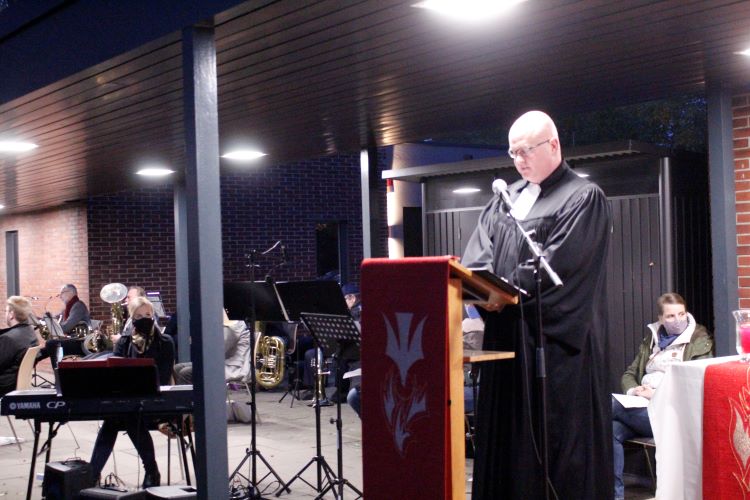 Kirchengemeinde Wanne-Eickel feierte unter freiem Himmel