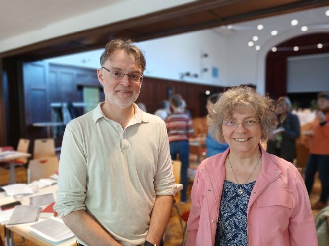 Singen vertieft die Atmung und setzt Glückshormone frei