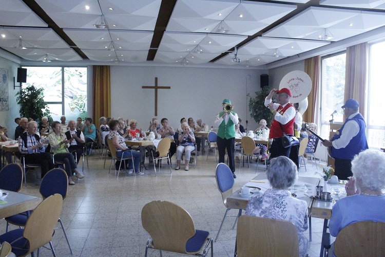 Sommercafé mit Jazz-Band in Holsterhausen