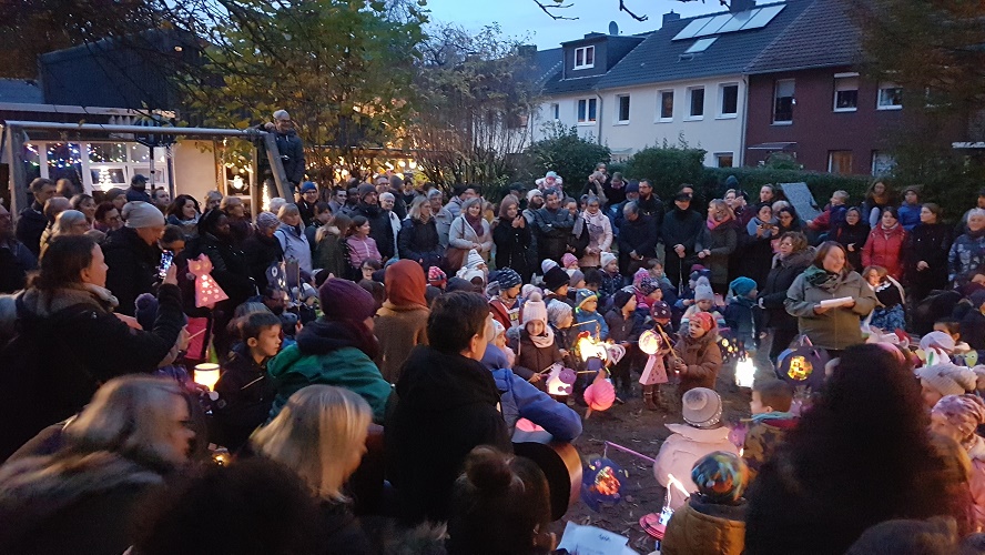 Anspiel auf dem Klettergerüst